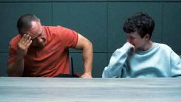 Cómo la manosfera llega a los móviles de los adolescentes y qué pueden hacer los padres: el debate que ha abierto 'Adolescencia'