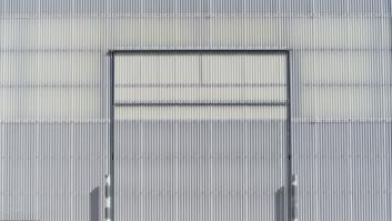 Un obispo se forra con miles de euros al mes alquilando cientos de habitaciones en un garaje a precio de oro