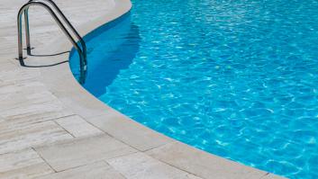 Los españoles no pueden acceder a esta piscina de Suiza: han prohibido la entrada a todos los extranjeros