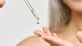 Colágeno, ácido hialurónico y vitamina C: tres aliados contra arrugas y manchas en este sérum con descuentazo