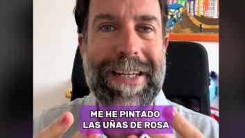 Su hija le pintó las uñas y ahora él cuenta todo lo que le ha pasado desde entonces: da para reflexionar