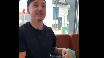 Pide una hamburguesa en un local de Lituania y lo que le traen provoca la carcajada del público