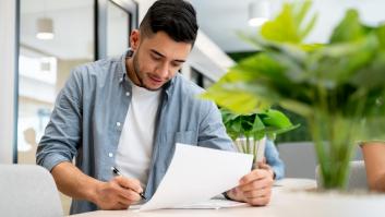 Lingüistas se unen para poner orden con el orden correcto del nombre y el apellido en las firmas