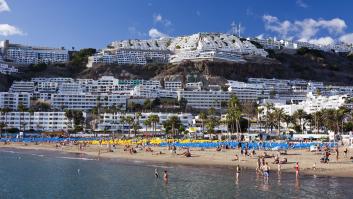 Canarias se harta de los alquileres de cuchitriles y el Gobierno mueve ficha acercándose a Airbnb