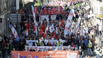 Miles de personas protestan en Santiago contra "la privatización y el desmantelamiento" en el Sergas