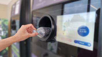 Activan un plan para obtener 200.000 euros reciclando botellas, sale demasiado bien e irrumpen las autoridades