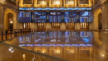 El IBEX 35 frena su caída y retrocede un 1,18% tras las amenazas arancelarias de Trump a la UE