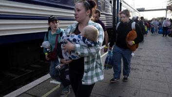 Estados Unidos se retracta y corrige sus duras advertencias a los refugiados ucranianos: "Fue un error"