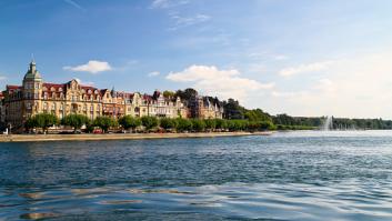 Captura un pez de 2,43 metros en "el lago de los monstruos" y alerta de que hay ejemplares más grandes aguardando
