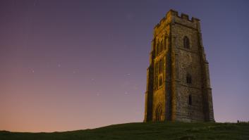 Investigadores consiguen desenrollar un manuscrito de Merlín y el Rey Arturo que lleva siglos oculto en un libro