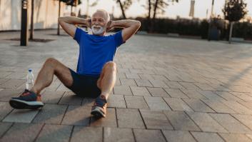 Este experto en longevidad logra reducir 15 años su edad biológica y uno de los secretos está en no descansar