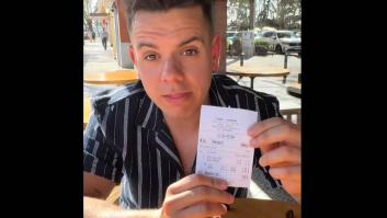 Pide una Coca-Cola pequeña y un agua en un bar de Madrid y sale de allí asustado: cientos de comentarios