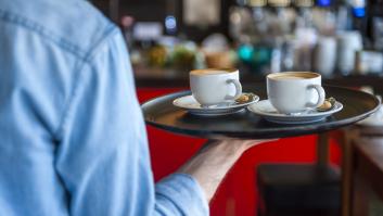 Unos clientes piden un vaso con hielo en un restaurante: el motivo trae cola desde hace años