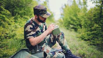 Prueba por primera vez la ración de comida del grupo especial de operaciones del ejército español y alucina con el plato principal: "Esto es comida para perros"