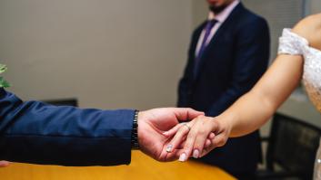 Celebran su boda y años después llaman del lugar de la celebración: les piden 6.300 euros con el cheque en la mano