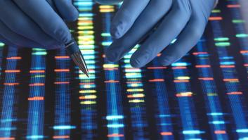 Movilización para curar al niño de 8 años con una enfermedad con 9 casos en España: "Llega un momento en el que no se tiene en pie"