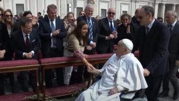 El papa aparece en la plaza de San Pedro tras la misa: "Buen Domingo de Ramos, buena Semana Santa"