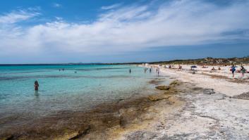 La playa idílica española instala sensores wifi de 'robo' de datos telefónicos de bañistas para controlar el aforo
