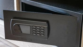 Un hotel pone a la venta su caja fuerte de 750 kilos, recibe una avalancha de llamadas y el agraciado se lleva un botín inesperado