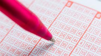 Gana 2 millones de euros a la lotería y lo mantiene en secreto a su familia durante un viaje al extranjero por un gran motivo: "Me evadí de todo"