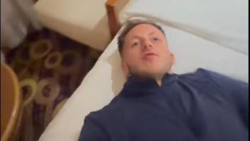 Un británico va de viaje a Corea del Norte y esto es lo que se encuentra en su habitación de hotel