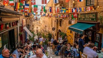 La isla de Europa que pide turistas y aconseja no malgastar el dinero en España