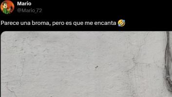 Se encuentra con estas dos placas en una calle de Sevilla y tarda medio segundo en inmortalizar el momento