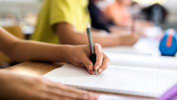 Un alumno de 7 años escribe una redacción sobre su padre y su cuaderno acaba como prueba en un juicio