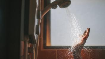 Un farmacéutico desmonta la teoría de que una ducha de agua fría es lo mejor durante una ola de calor