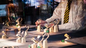 Vende un Rolex y dos lingotes de oro y en el momento del acuerdo aparece un español con el robo que pone en guardia a la policía italiana