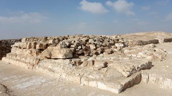 Una pirámide egipcia se derrumba, se desata un misterio entre las ruinas y los científicos consiguen descifrarlo