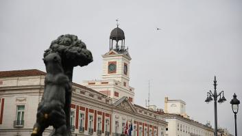 Enseña lo que están instalando en la Puerta del Sol de Madrid: hay quien lo considera un "atentado estético"