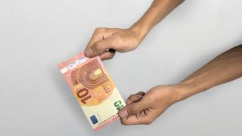 Un hombre tiene 10 euros, pone el fútbol en la tele y poco después su calderilla se convierte en 18.000 euros