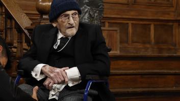 Álvaro Pombo acude finalmente a Alcalá de Henares para recibir el Premio Cervantes 2024