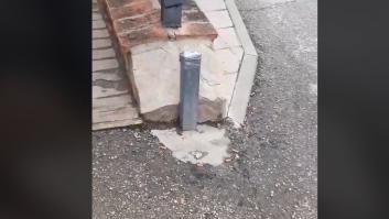 Ve que una señal se ha partido y enseña el 'arreglo' que han colocado: "España en estado puro"