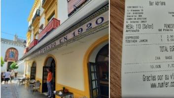 Enseña lo que le han cobrado en Sevilla por un café solo y una tostada y acaba citando hasta al alcalde