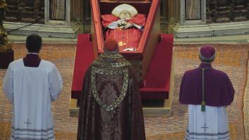 Una experta se da cuenta del "último gran mensaje" del papa Francisco: la clave, en su última vestimenta