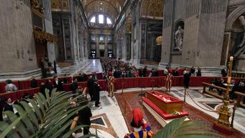 El sobrino del papa Francisco no tiene dinero para ir al funeral: "Una agencia de viajes le pagará el viaje"