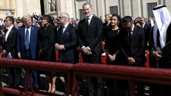 Enfocan a Felipe y Letizia durante el funeral del papa, llevan gafas de sol y no, no es la primera vez que pasa