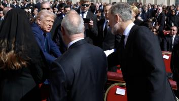 Un experto se fija en un detalle del saludo de Felipe VI a Trump en el funeral del papa que ha pasado desapercibido