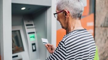 Una anciana de 75 años va al banco y le timan 10.000 euros con la gran estafa: "En la oficina no la frenaron"
