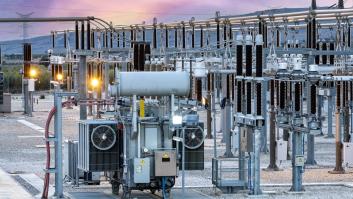 ¿Cómo funciona un transformador eléctrico?