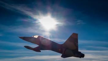España jubila el caza chatarra del siglo pasado y busca 30 entrenadores para el nuevo avión de combate