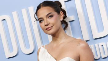 Henar Álvarez le hace una pregunta a Laura Escanes que aplaude hasta Jordi Évole