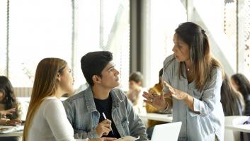 Una docente abre el melón del trimestre sobre el contacto entre profesor y alumno: dice que ya es muy común