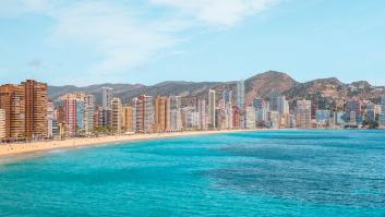 Un británico residente en Benidorm apunta lo que más odia de la ciudad y muchos dardos van hacia estas mujeres