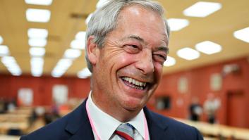 Nigel Farage promete detener y deportar a los migrantes que entren en el Reino Unido en botes