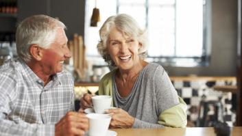 Una experta en longevidad apunta los tres alimentos que hacen que tu microbiota frene el envejecimiento