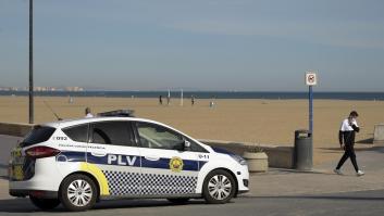 Detenidos cuatro hombres por agredir sexualmente en grupo a una mujer en la playa de la Malva-rosa