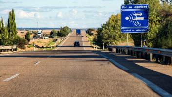 El truco que usan muchos conductores para que sus coches sean invisibles a los radares de velocidad: puede convertirse en un auténtico dolor de cabeza para la DGT